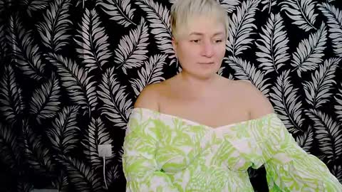 Kelly online show from December 2024 03:43:02 PM