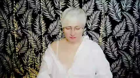 Snapshot of oliviaoskar_ chatting on May 2026 10:01:01 AM Kelly online show from May 2026 10:01:01 AM