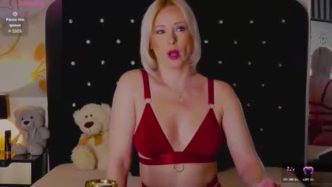 Olivia online show from March 2026 09:55:01 PM