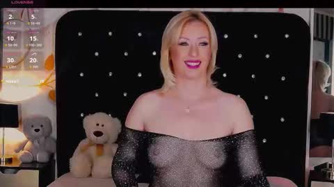 Olivia online show from November 2025 10:43:01 PM