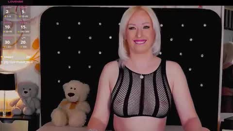 Olivia online show from November 2025 09:30:02 PM