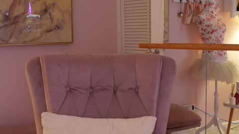 Snapshot of oliviasway chatting on February 2026 11:33:01 PM OliviaSway online show from February 2026 11:33:01 PM