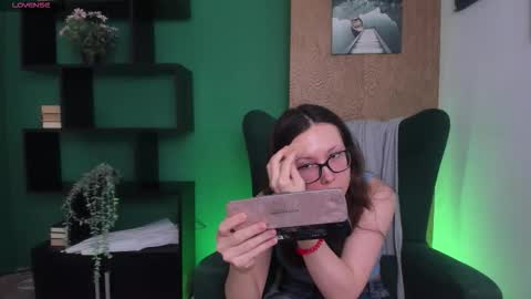 Snapshot of oliviaturner chatting on December 2025 12:54:01 PM Olivia online show from December 2025 12:54:01 PM