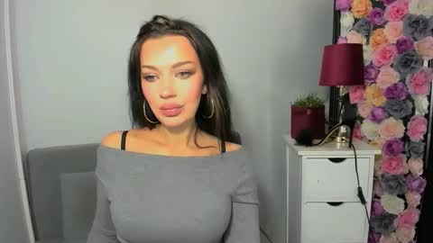 OliviaWomen online show from November 2025 10:18:02 AM