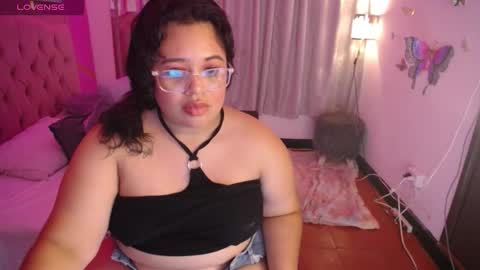 oliviia_cute online show from October 2025 04:33:01 AM