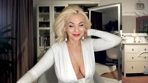 ollalla7 online show from April 2026 07:07:02 PM