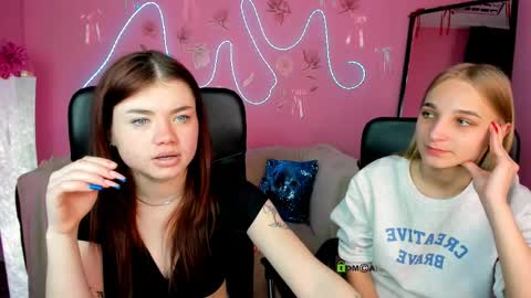 Snapshot of ollivia_dream chatting on April 2026 09:23:02 AM Ollivia online show from April 2026 09:23:02 AM