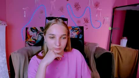 Snapshot of ollivia_dream chatting on May 2026 05:46:01 AM Ollivia online show from May 2026 05:46:01 AM