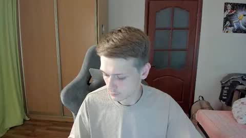 Snapshot of olvr_zoolander chatting on September 2025 07:14:02 PM Oliver and Mira online show from September 2025 07:14:02 PM