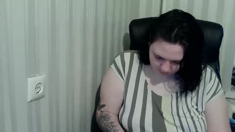 Snapshot of olyaandnetty chatting on November 2025 07:18:02 AM OlyaAndNetty online show from November 2025 07:18:02 AM