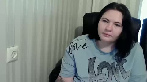 Snapshot of olyaandnetty chatting on November 2025 09:32:02 AM OlyaAndNetty online show from November 2025 09:32:02 AM