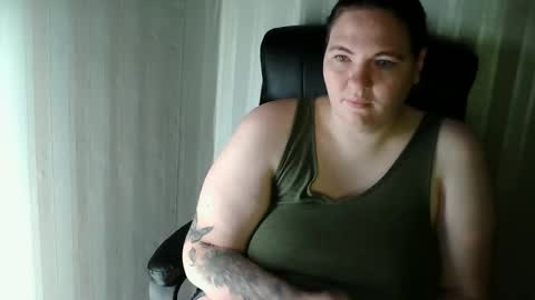 Snapshot of olyaandnetty chatting on November 2025 02:56:02 AM OlyaAndNetty online show from November 2025 02:56:02 AM