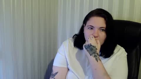 Snapshot of olyaandnetty chatting on November 2025 05:56:02 PM OlyaAndNetty online show from November 2025 05:56:02 PM