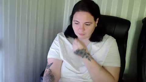 Snapshot of olyaandnetty chatting on November 2025 06:34:02 AM OlyaAndNetty online show from November 2025 06:34:02 AM