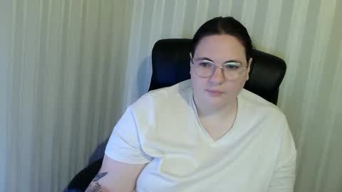 Snapshot of olyaandnetty chatting on November 2025 06:50:01 PM OlyaAndNetty online show from November 2025 06:50:01 PM