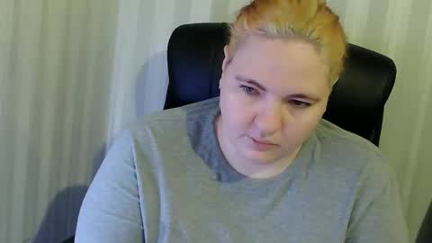 Snapshot of olyaandnetty chatting on December 2025 03:08:01 PM OlyaAndNetty online show from December 2025 03:08:01 PM