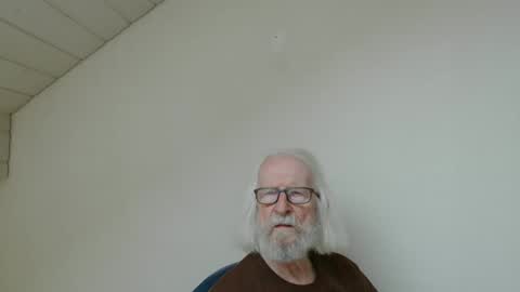 Snapshot of onanister chatting on June 2026 06:58:02 AM Somewhere over the rainbow online show from June 2026 06:58:02 AM