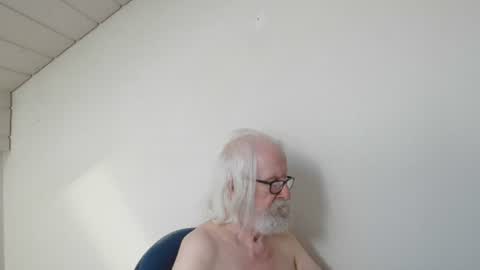 Snapshot of onanister chatting on June 2026 06:51:02 AM Somewhere over the rainbow online show from June 2026 06:51:02 AM