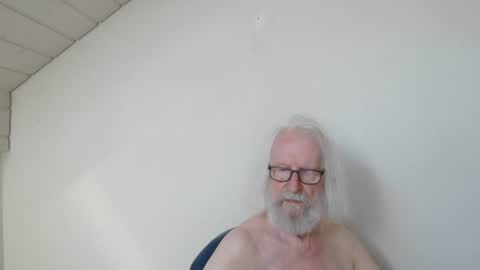 Snapshot of onanister chatting on July 2026 06:51:01 AM Somewhere over the rainbow online show from July 2026 06:51:01 AM