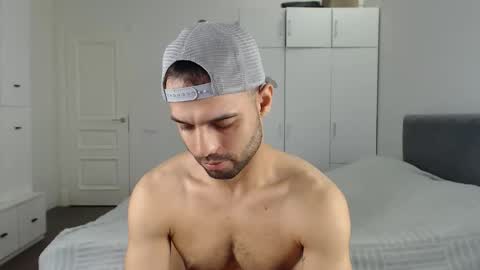 onebestlover online show from September 2025 07:30:01 AM