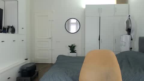 onebestlover online show from February 2026 08:32:02 AM