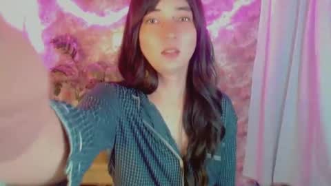 Snapshot of onelesslonelygirl69 chatting on July 2026 12:02:02 AM KLIER online show from July 2026 12:02:02 AM
