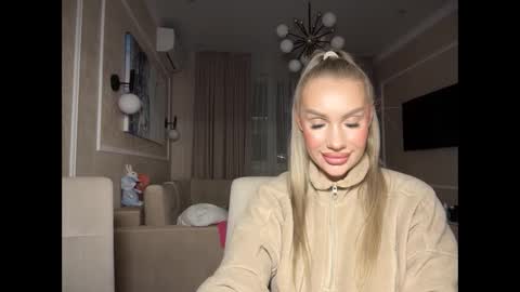 onesweet_baby online show from February 2025 06:38:01 PM
