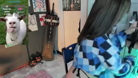 oni_dakotta online show from October 2025 12:01:02 PM