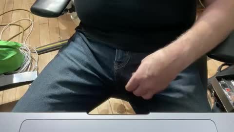 onlocationnyc online show from March 2026 12:05:01 AM