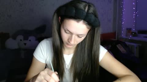 Snapshot of only_ubutterfly chatting on November 2025 06:10:01 PM Amalia online show from November 2025 06:10:01 PM