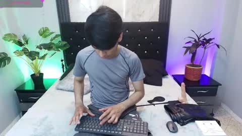 Snapshot of onlyjos_ chatting on November 2025 06:18:02 PM Josh - Schedule 1400 - 2200 online show from November 2025 06:18:02 PM