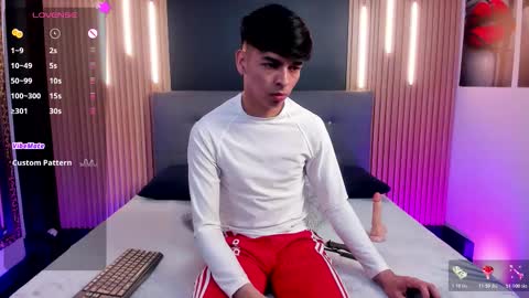 Snapshot of onlyjos_ chatting on November 2025 08:09:01 PM Josh - Schedule 1400 - 2200 online show from November 2025 08:09:01 PM