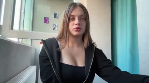 Mia online show from July 2026 05:04:01 PM