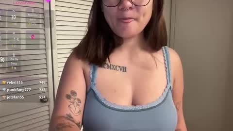 Miss Girly online show from November 2025 08:19:02 PM