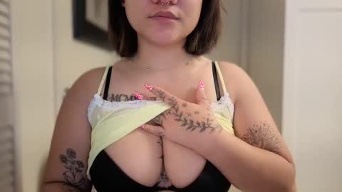 Miss Girly online show from March 2026 04:01:01 PM