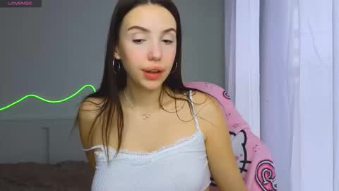 Snapshot of oopsiekitten chatting on September 2025 08:09:02 AM Alice online show from September 2025 08:09:02 AM