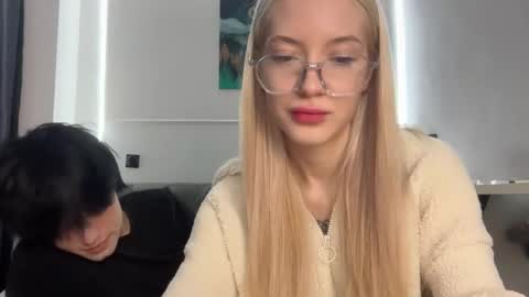 Snapshot of opiunarium chatting on November 2025 05:55:02 PM Bella and John online show from November 2025 05:55:02 PM