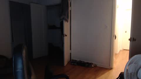 Snapshot of oregon87 chatting on December 2024 02:03:02 PM The Oregon Lumberjack online show from December 2024 02:03:02 PM