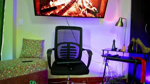 Snapshot of oriana_thomson2 chatting on January 2025 08:58:02 PM Oriana online show from January 2025 08:58:02 PM