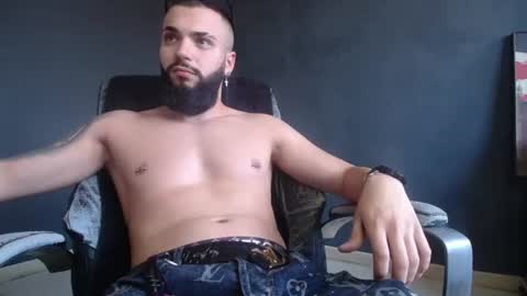 Snapshot of oscarwills chatting on June 2026 12:22:01 PM OscarWills online show from June 2026 12:22:01 PM