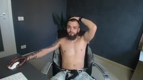 Snapshot of oscarwills chatting on June 2026 03:40:01 AM OscarWills online show from June 2026 03:40:01 AM