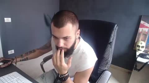 Snapshot of oscarwills chatting on July 2026 07:03:02 AM OscarWills online show from July 2026 07:03:02 AM