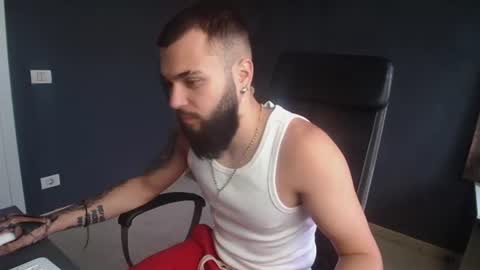 Snapshot of oscarwills chatting on July 2026 05:02:02 AM OscarWills online show from July 2026 05:02:02 AM