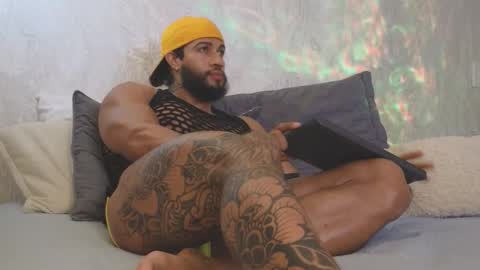 Snapshot of osher_cox chatting on December 2025 03:01:02 AM osher_cox online show from December 2025 03:01:02 AM