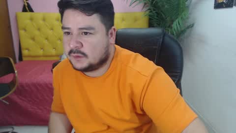 Snapshot of oso_gael chatting on February 2025 05:29:01 PM Bear Gael online show from February 2025 05:29:01 PM