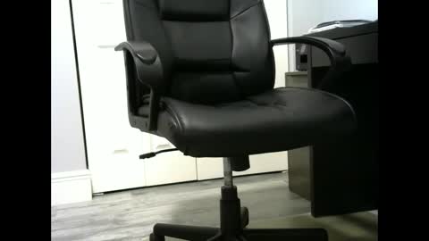 Snapshot of ossibottom chatting on December 2024 11:21:01 PM Ossi online show from December 2024 11:21:01 PM