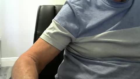 Snapshot of ossibottom chatting on September 2025 09:15:02 PM Ossi online show from September 2025 09:15:02 PM