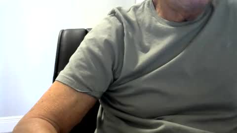 Snapshot of ossibottom chatting on October 2025 09:04:01 PM Ossi online show from October 2025 09:04:01 PM