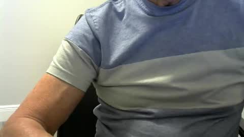 Snapshot of ossibottom chatting on November 2025 11:59:01 PM Ossi online show from November 2025 11:59:01 PM