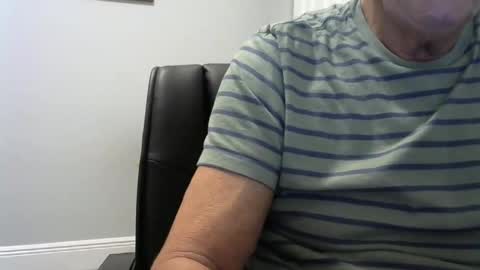 Snapshot of ossibottom chatting on November 2025 10:42:02 PM Ossi online show from November 2025 10:42:02 PM